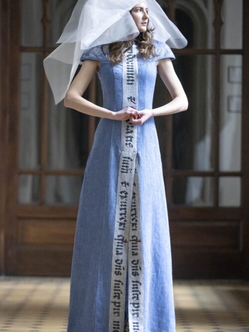 Sukienka lniana niebieska z haftem