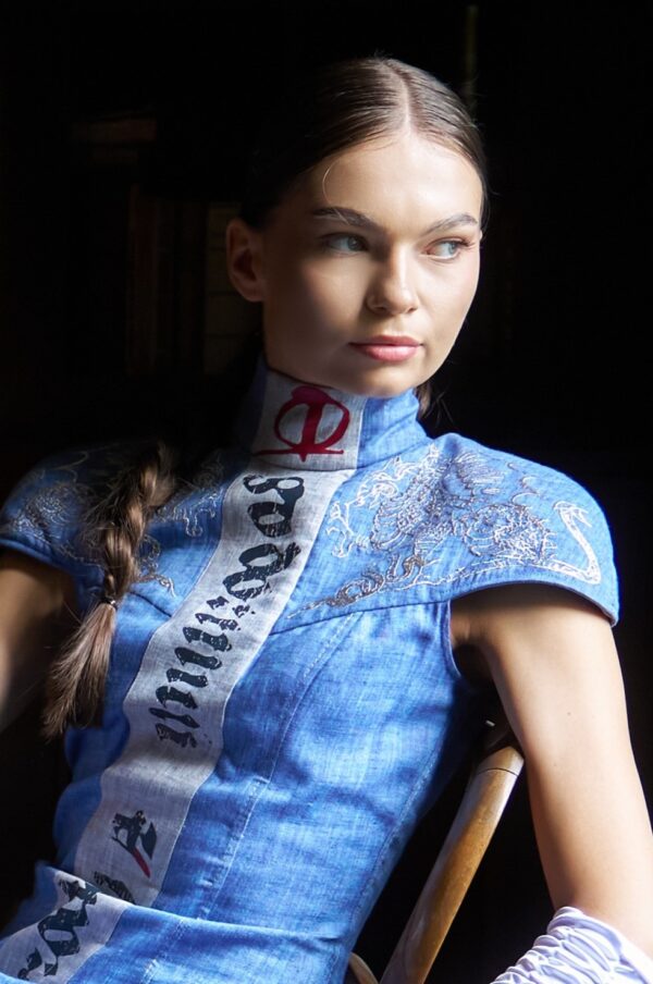 Sukienka lniana niebieska z haftem