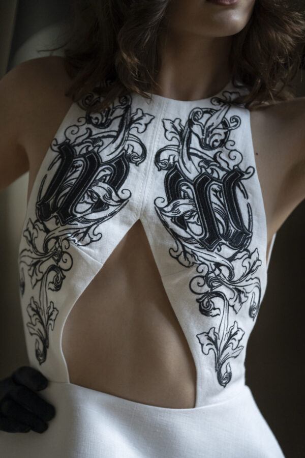 Sukienka lniana biała z haftem