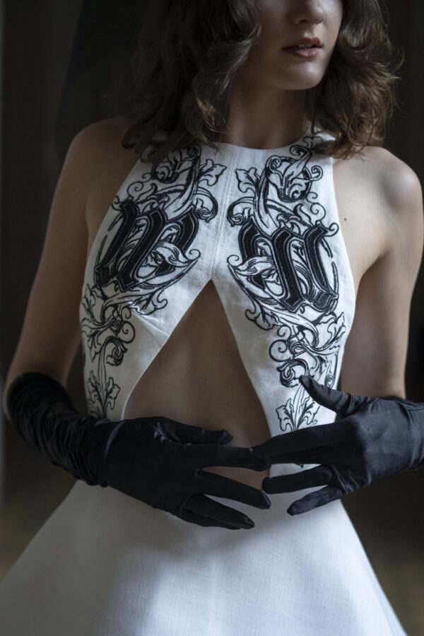 Sukienka lniana biała z haftem